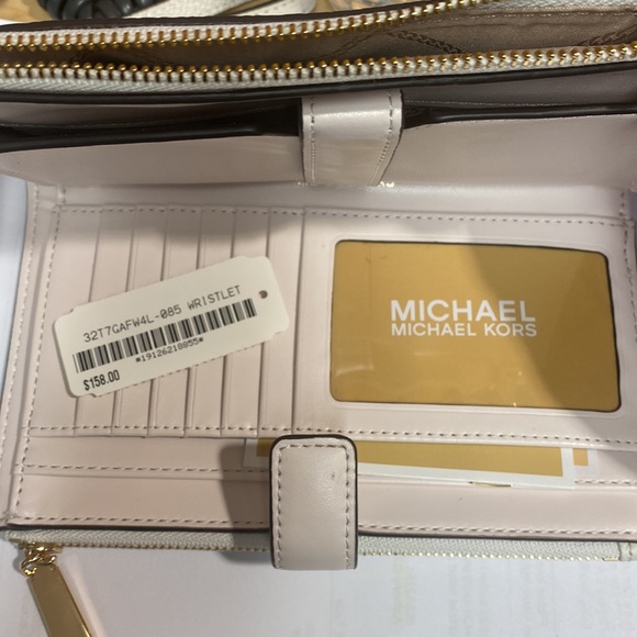 Michael Kors Leather Adele Smartphone Wallet - Picture 5 of 5